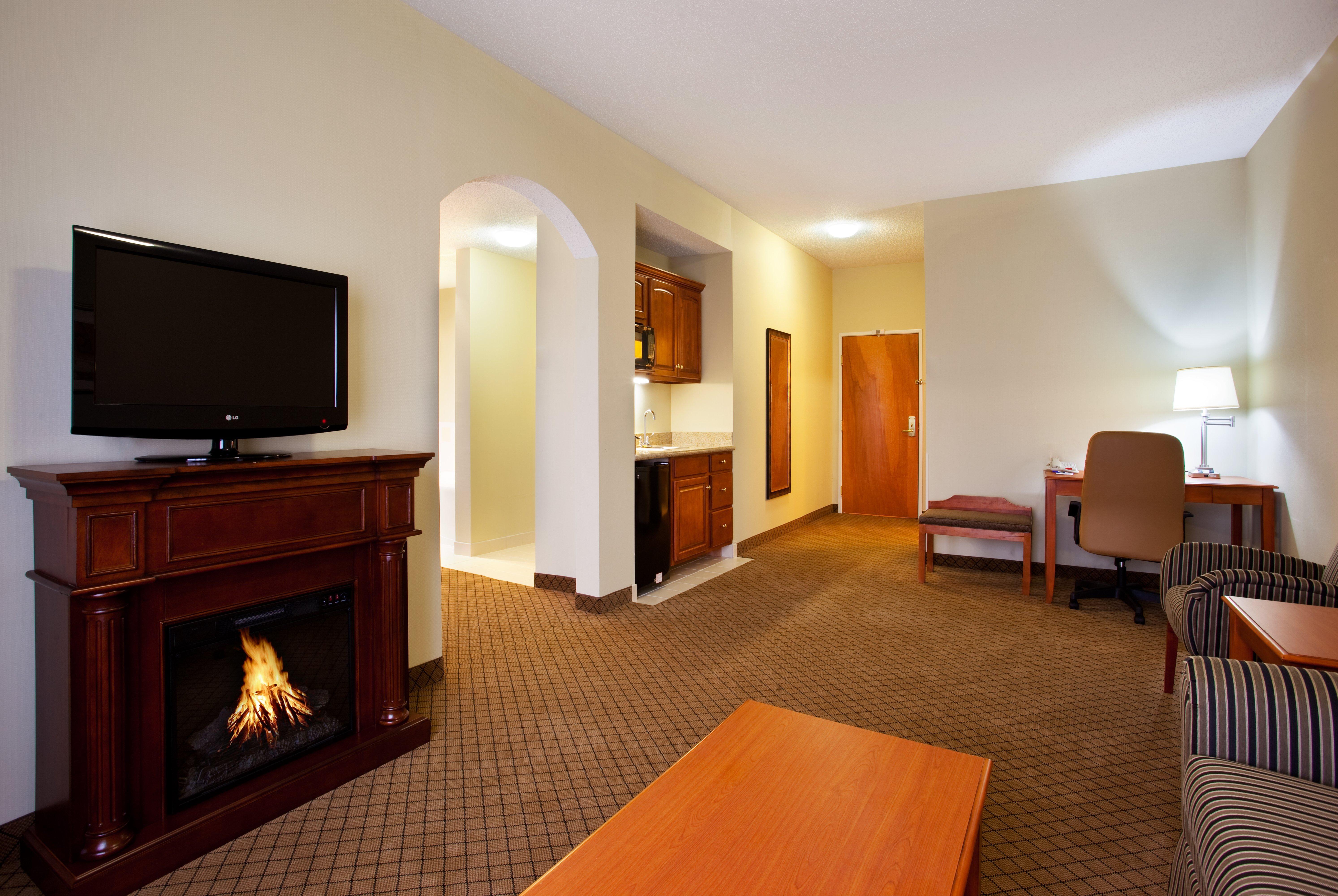Holiday Inn Express Hotel & Suites Goshen By Ihg Exterior foto