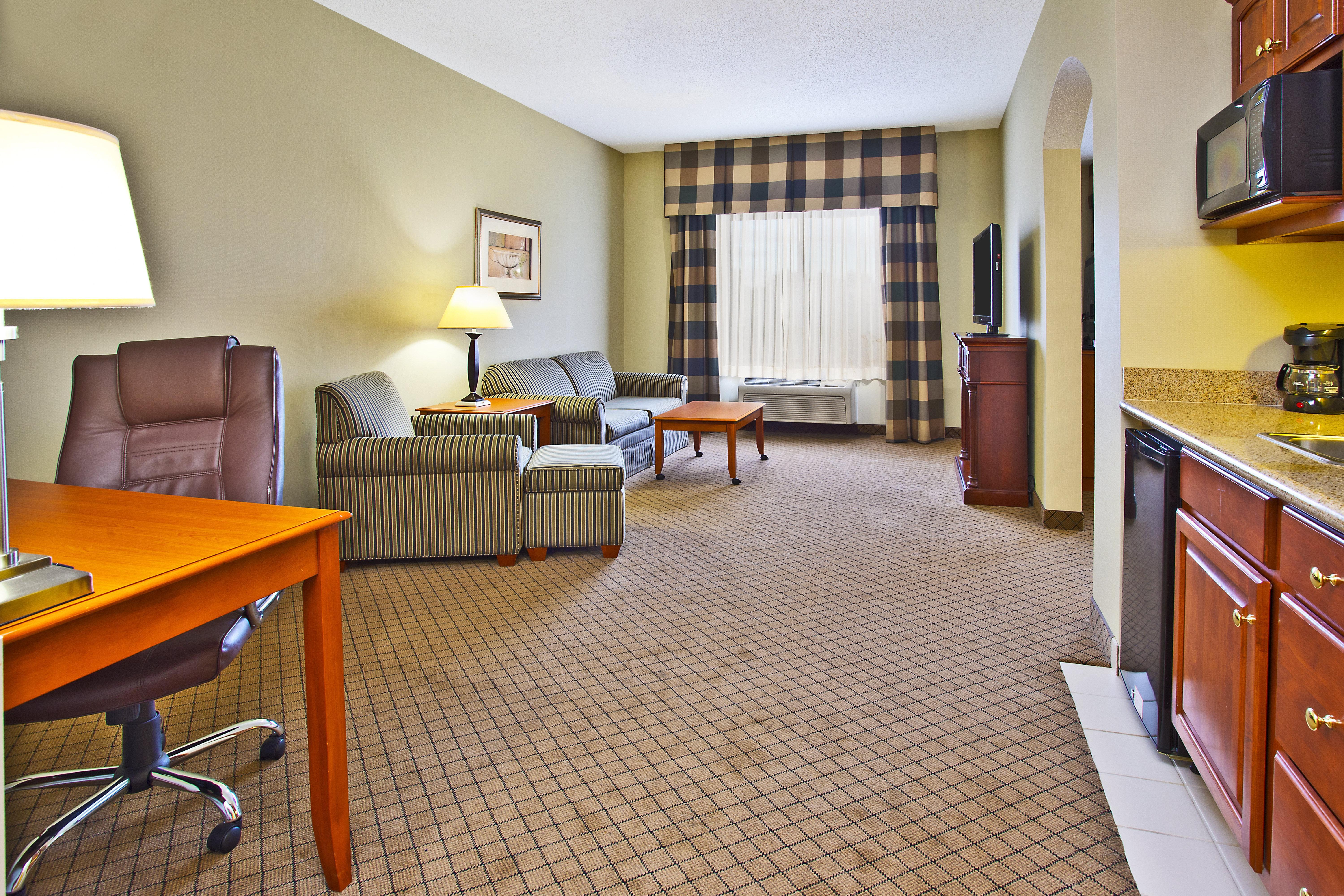 Holiday Inn Express Hotel & Suites Goshen By Ihg Exterior foto