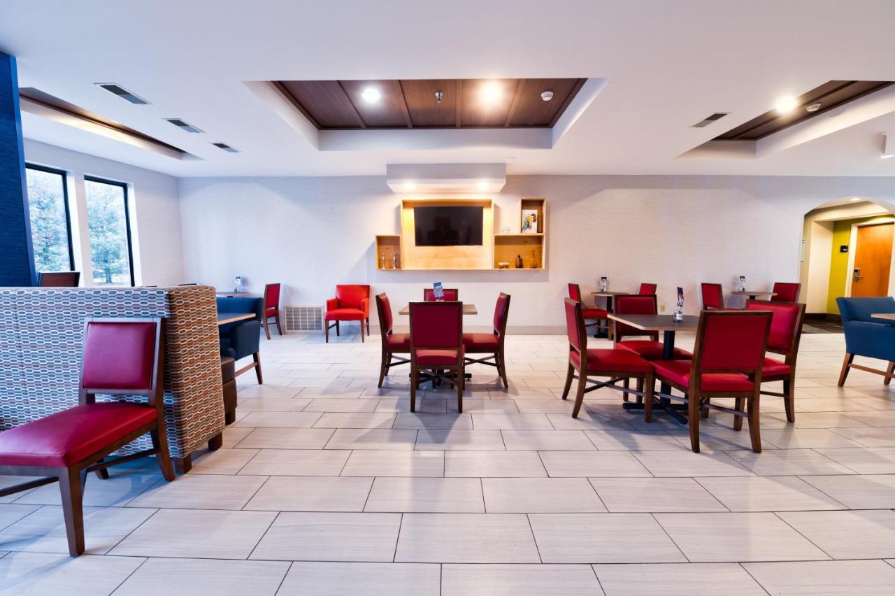Holiday Inn Express Hotel & Suites Goshen By Ihg Exterior foto