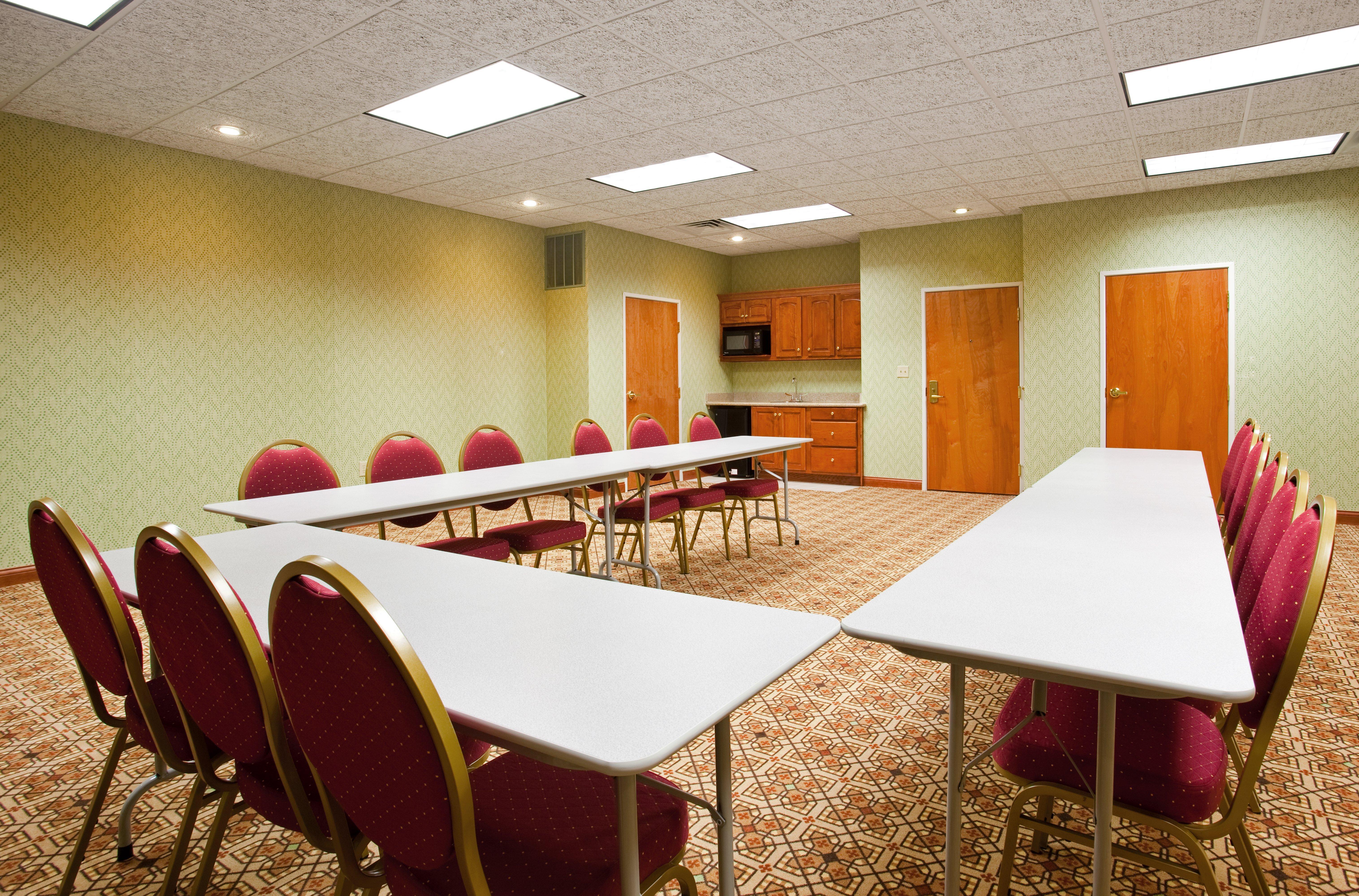 Holiday Inn Express Hotel & Suites Goshen By Ihg Exterior foto