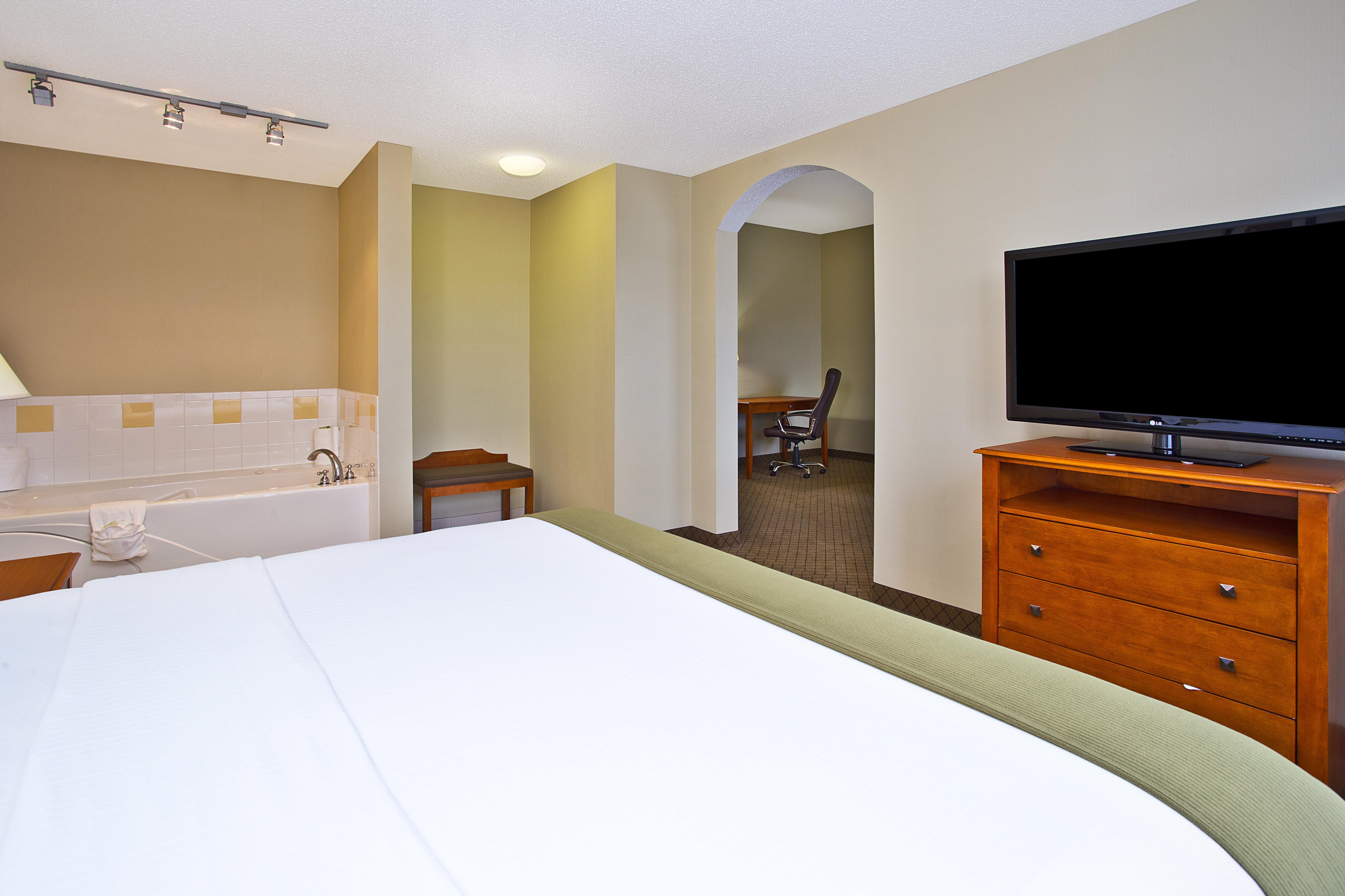 Holiday Inn Express Hotel & Suites Goshen By Ihg Exterior foto